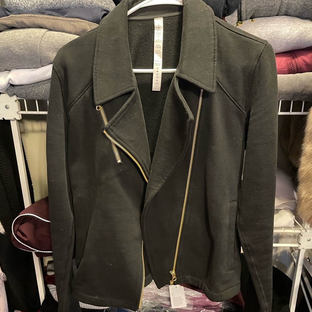 Lululemon black zip up sweater